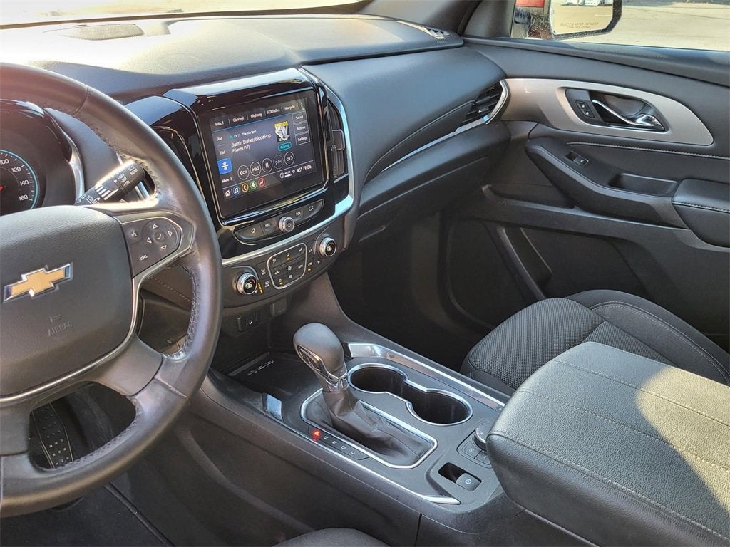 2022 Chevrolet Traverse LT Cloth