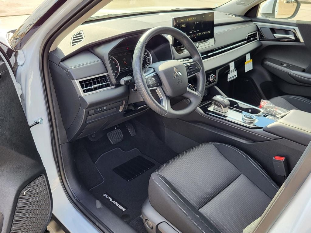 2026 Mitsubishi Outlander ES