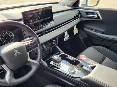 2026 Mitsubishi Outlander ES