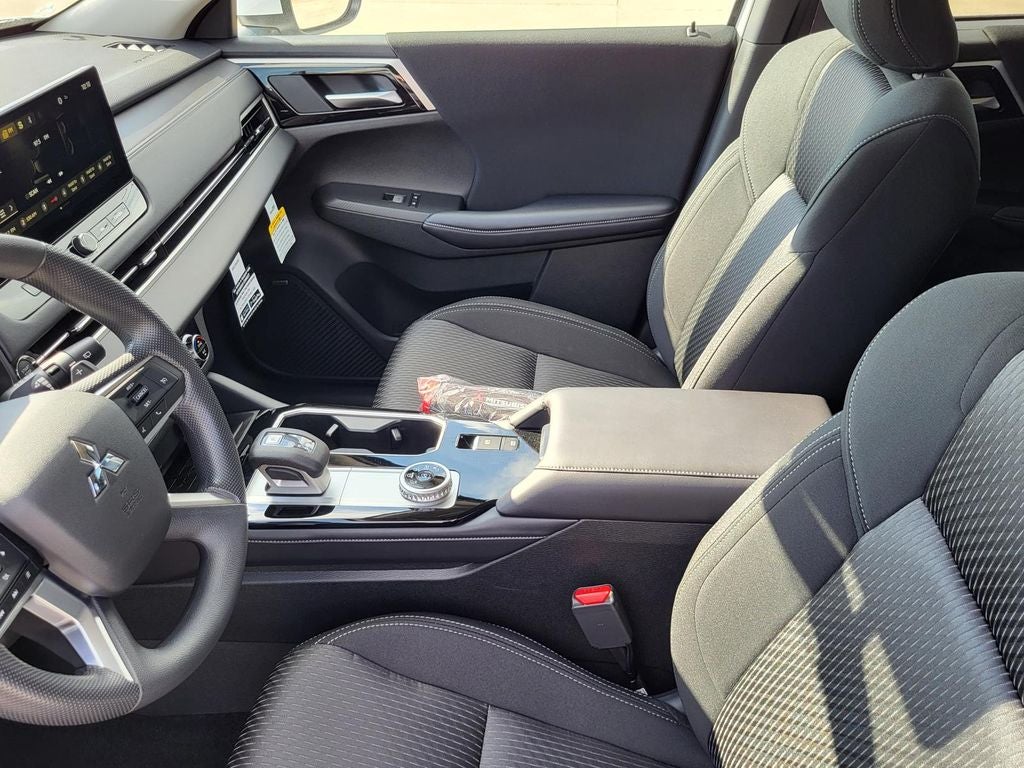 2026 Mitsubishi Outlander ES