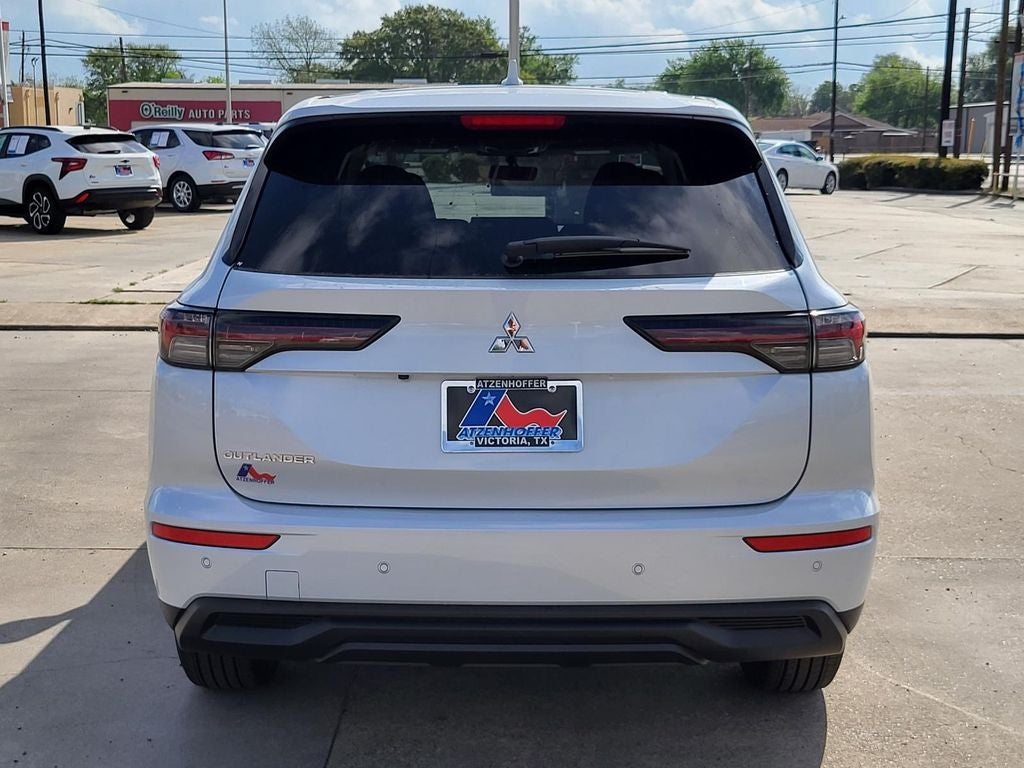 2026 Mitsubishi Outlander ES
