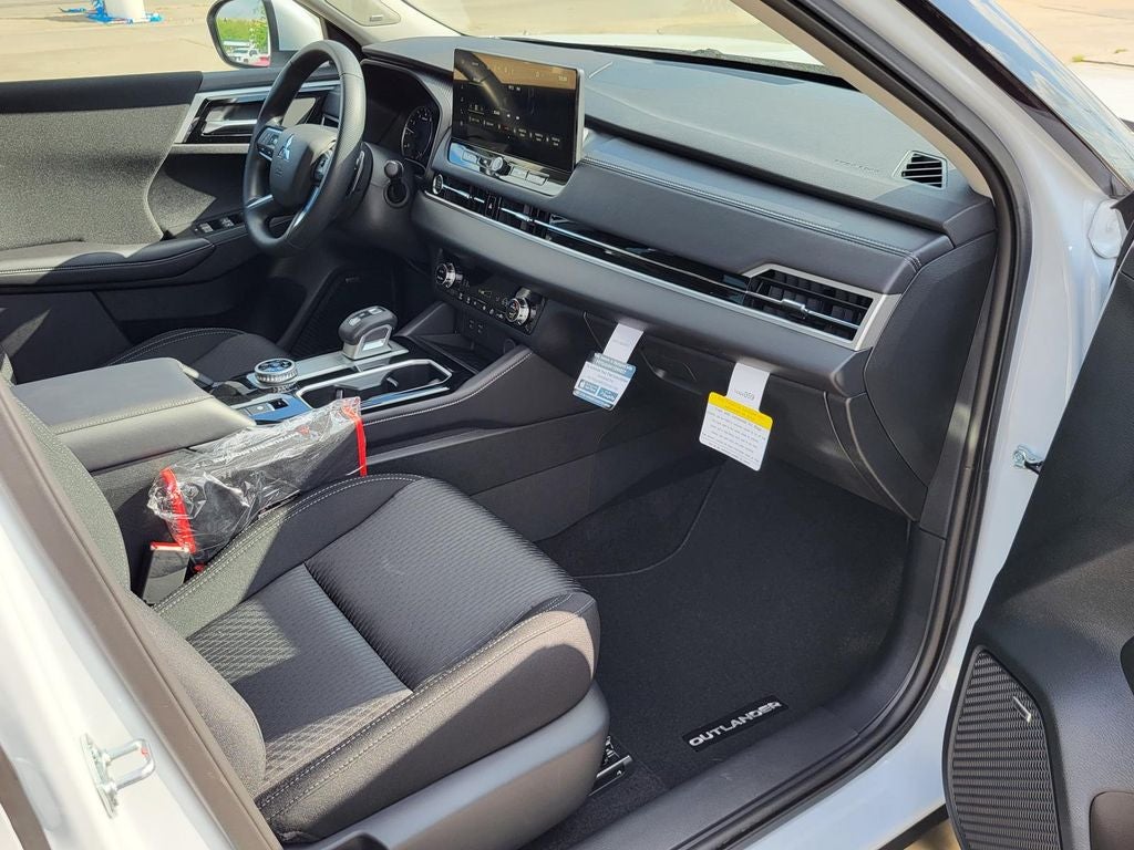 2026 Mitsubishi Outlander ES