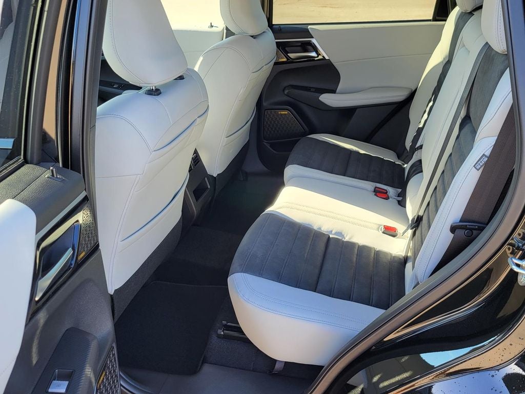 2026 Mitsubishi Outlander SE